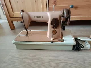 Máquina de coser Singer antigua