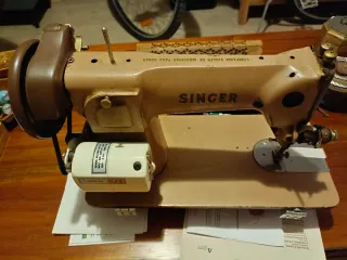 Máquina de coser Singer antigua