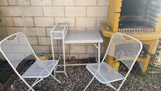 Mesa y 2 sillas metal exterior blancas
