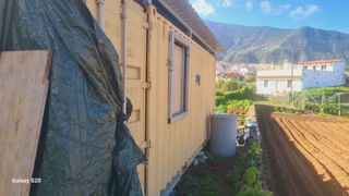 Contenedor marítimo con techo