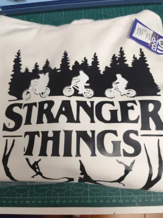Sudadera Stranger Things Blanca