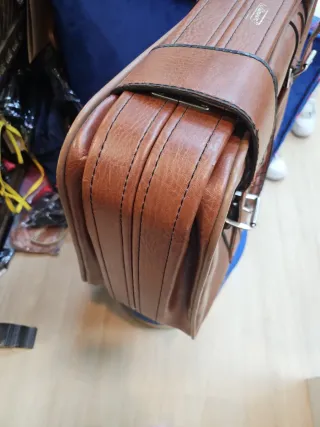 Maleta de viaje vintage de cuero marrón