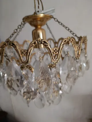 Lámpara colgante dorada con cristales