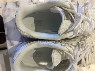 New Balance 740 Plata y Blanco