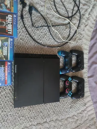 Consola PS4 Negra + 6 Juegos +  4 Mandos