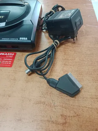 CONSOLA SEGA MEGA DRIVE 16-BIT MANDO Y CABLES