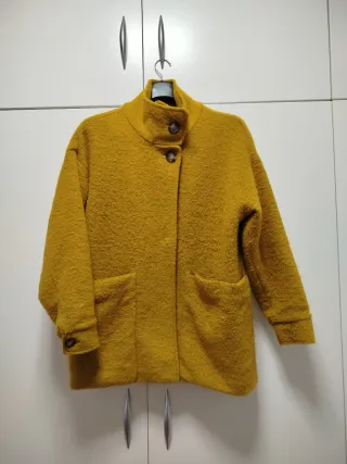 Abrigo mostaza talla 40