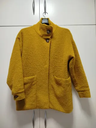 Abrigo mostaza talla 40