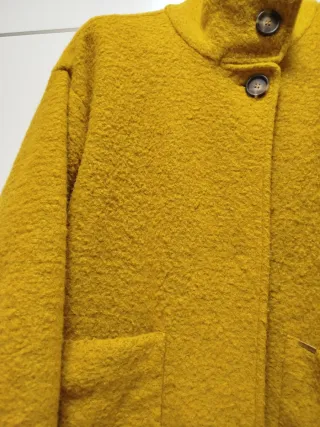 Abrigo mostaza talla 40