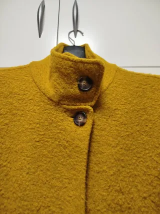 Abrigo mostaza talla 40