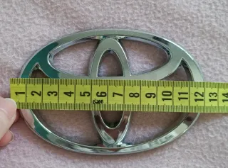 Insignia Toyota Cromada