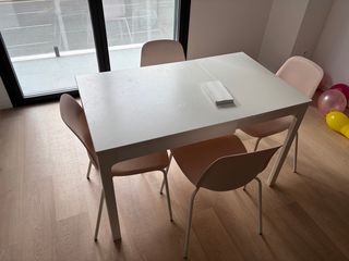 Mesa y 4 Sillas Comedor/Salón