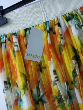 Falda plisada Marcatequeso Talla M estampado fruta