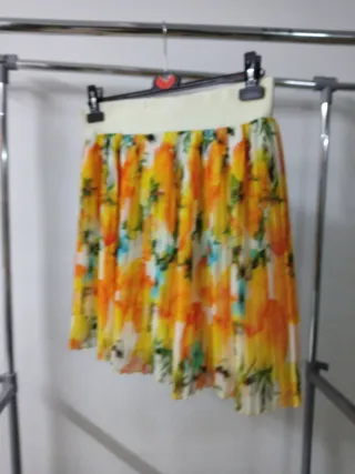 Falda plisada Marcatequeso Talla M estampado fruta