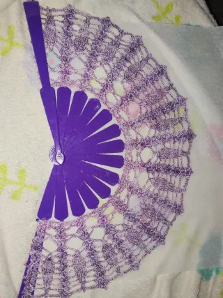 Abanico morado de ganchillo