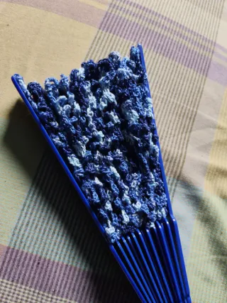 Abanico morado/naranja de ganchillo