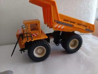 Camión Dumper 1/64 + Furgoneta Majorette