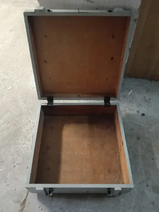 Caja de madera antigua