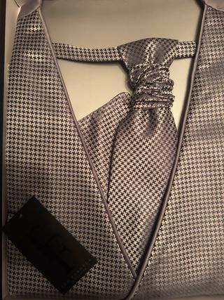 Chaleco y corbata de vestir