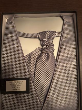 Chaleco y corbata de vestir