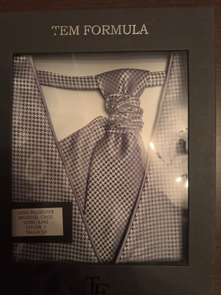 Chaleco y corbata de vestir