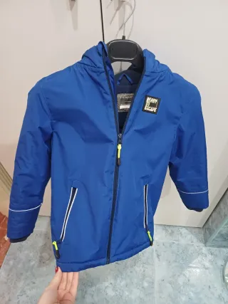 Chaqueta impermeable azul