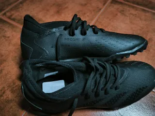 Botas de fútbol multitaco negras