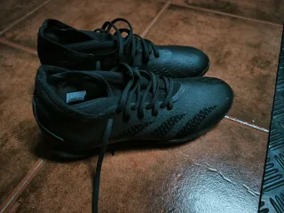 Botas de fútbol multitaco negras