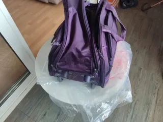 Maleta Morada con Ruedas y Múltiples Bolsillos