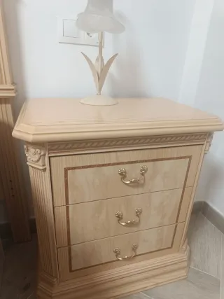 Mesita de noche madera clara