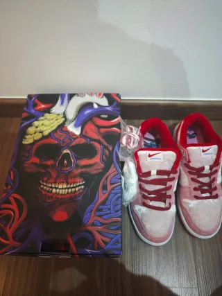 Nike Dunk SB Low Strangelove Pink Velvet