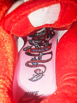 Nike Dunk SB Low Strangelove Pink Velvet