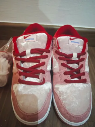 Nike Dunk SB Low Strangelove Pink Velvet