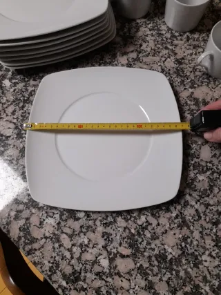 Vajilla de loza blanca cuadrada