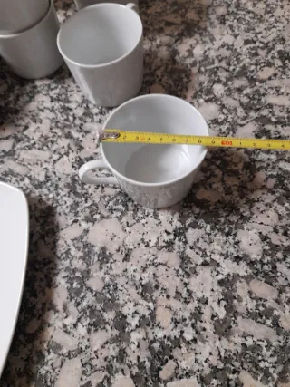 Vajilla de loza blanca cuadrada