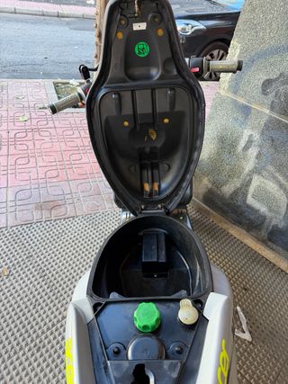 Yamaha Jog RR 49cc Scooter