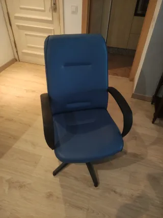Silla de escritorio azul y negra