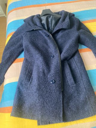 Cappotto blu con cappuccio