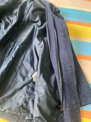 Cappotto blu con cappuccio