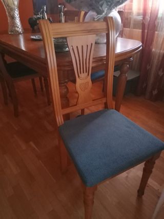Mesa de comedor con 4 sillas
