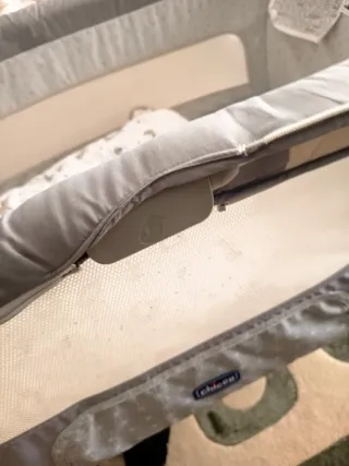 Cuna colecho Chicco Next to me Dream gris