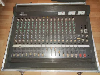 Mesa Mistura Yamaha MC1602 (recuperar)