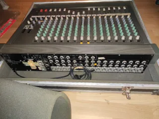 Mesa Mistura Yamaha MC1602 (recuperar)
