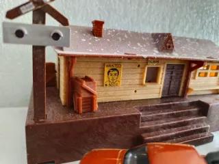 Diorama Estación Tren 1/64 con 2 coches