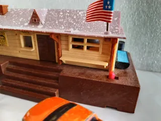 Diorama Estación Tren 1/64 con 2 coches