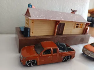 Diorama Estación Tren 1/64 con 2 coches