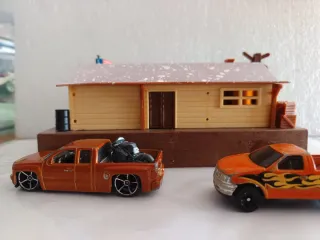 Diorama Estación Tren 1/64 con 2 coches