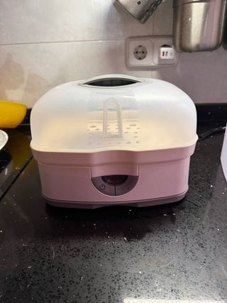 Esterilizador de biberones Chicco.