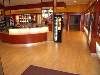 Mobiliario Óptica por Cambio Patrocinio