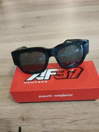 Gafas de sol Hawkers Augusto Fernández sin usar